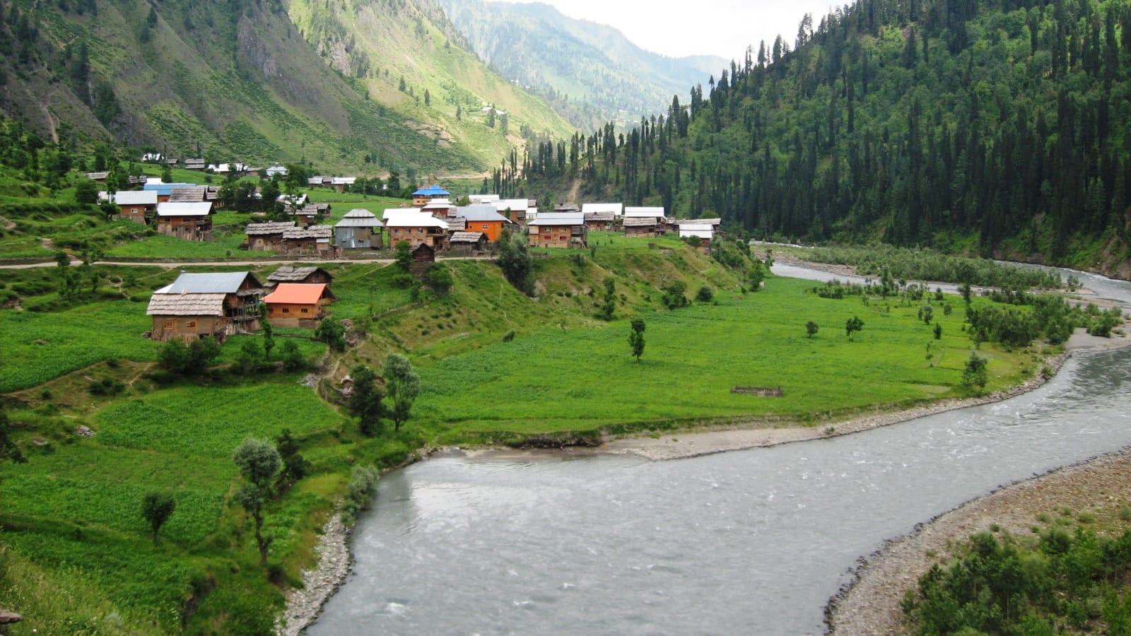 3-Day Neelam Valley Tour from Islamabad with Arang Kel