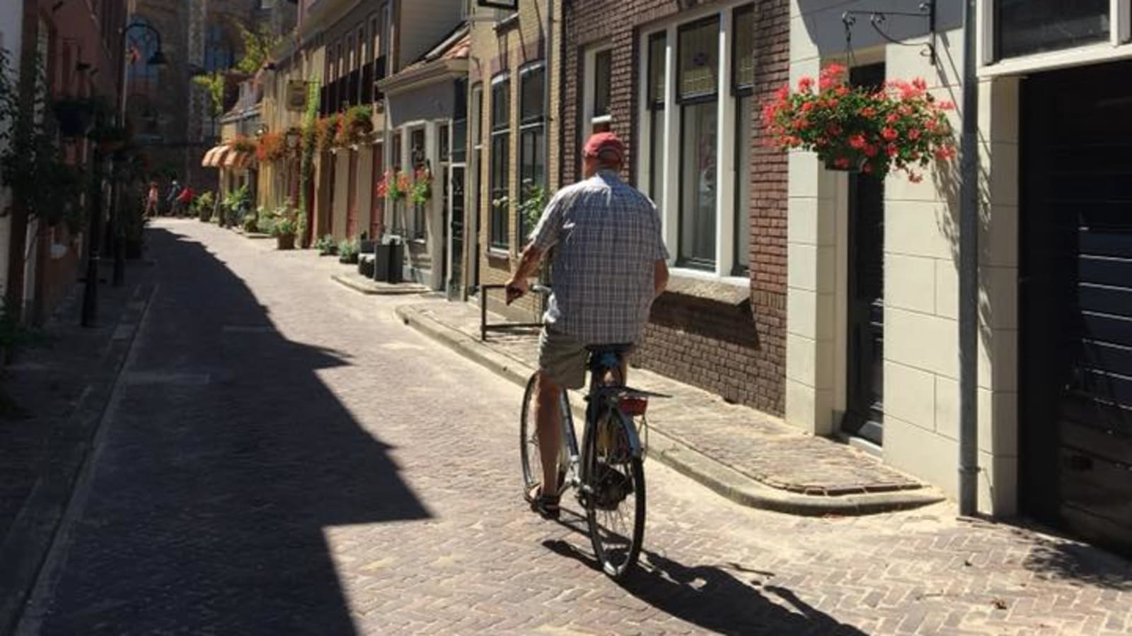 3-Hour Delft Sightseeing Tour with Bell Tower and Fish Market