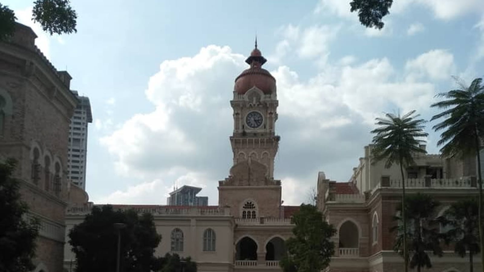 3-Hour Kuala Lumpur Walking Tour with Historic Temples and Breakfast