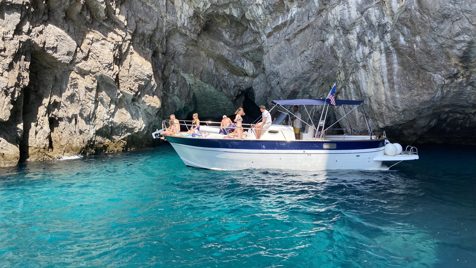 8-Hour Capri Boat Tour from Sorrento with Blue Grotto and Faraglioni
