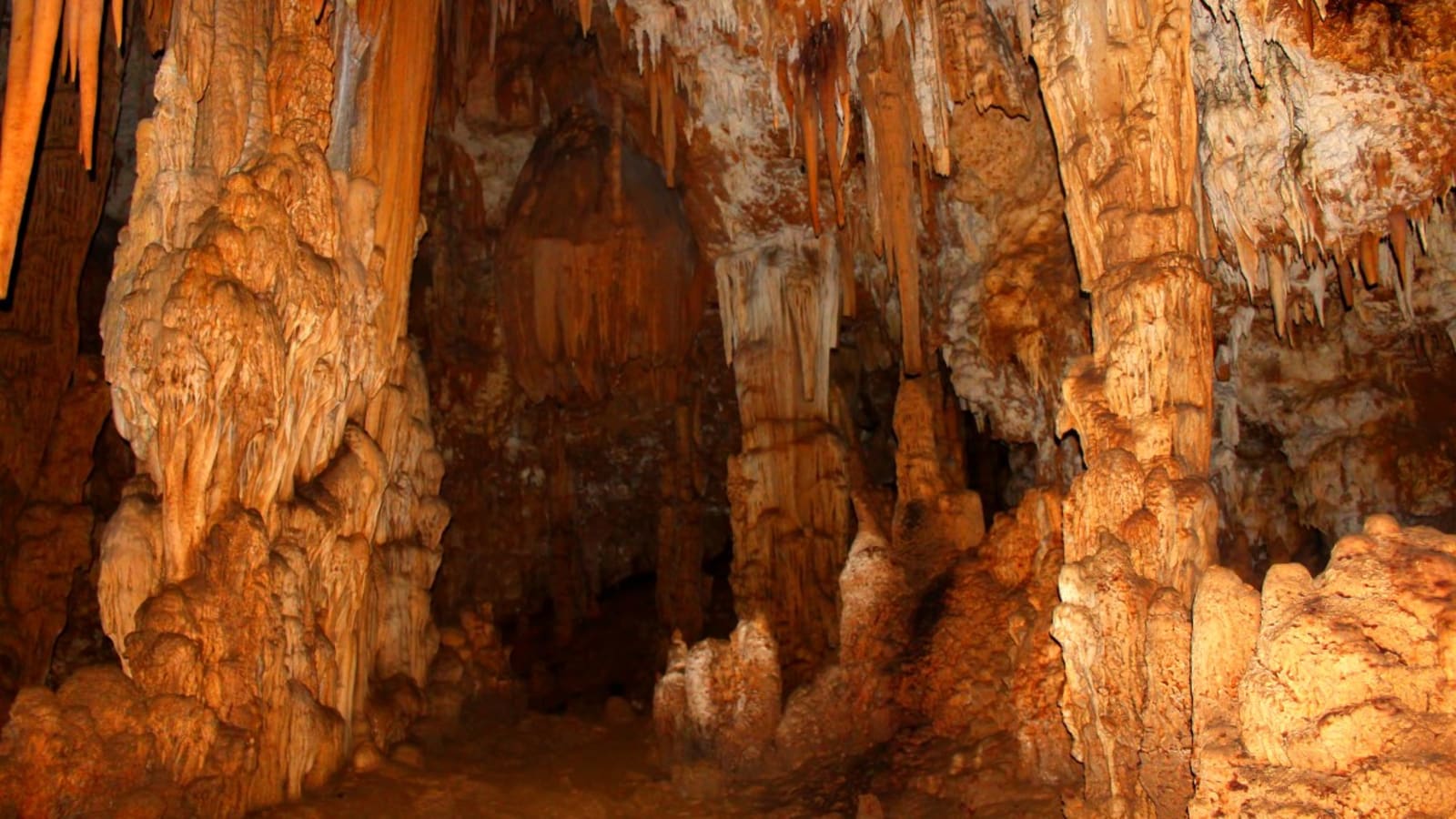 3-Hour Modric Cave Tour in Croatia with Speleo Formations