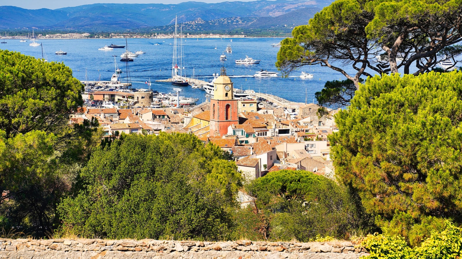 2-Hour Private Walking Tour of Saint-Tropez with La Ponche and Vieux Port
