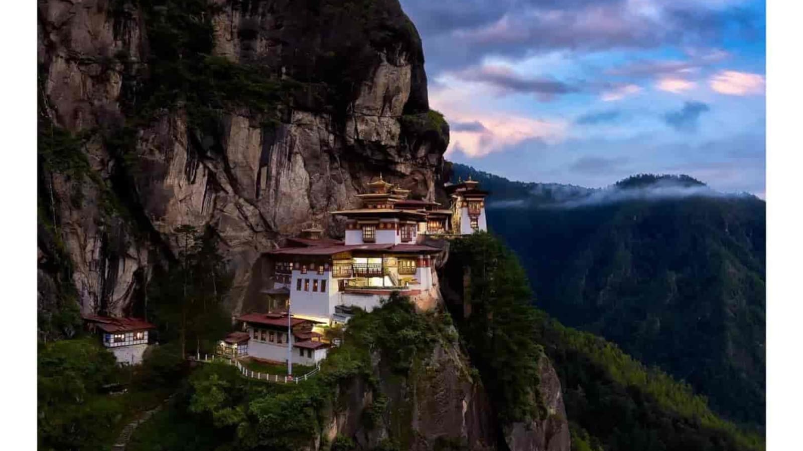 7-Day Bhutan Highlights Tour from Siliguri with Tiger's Nest Hike
