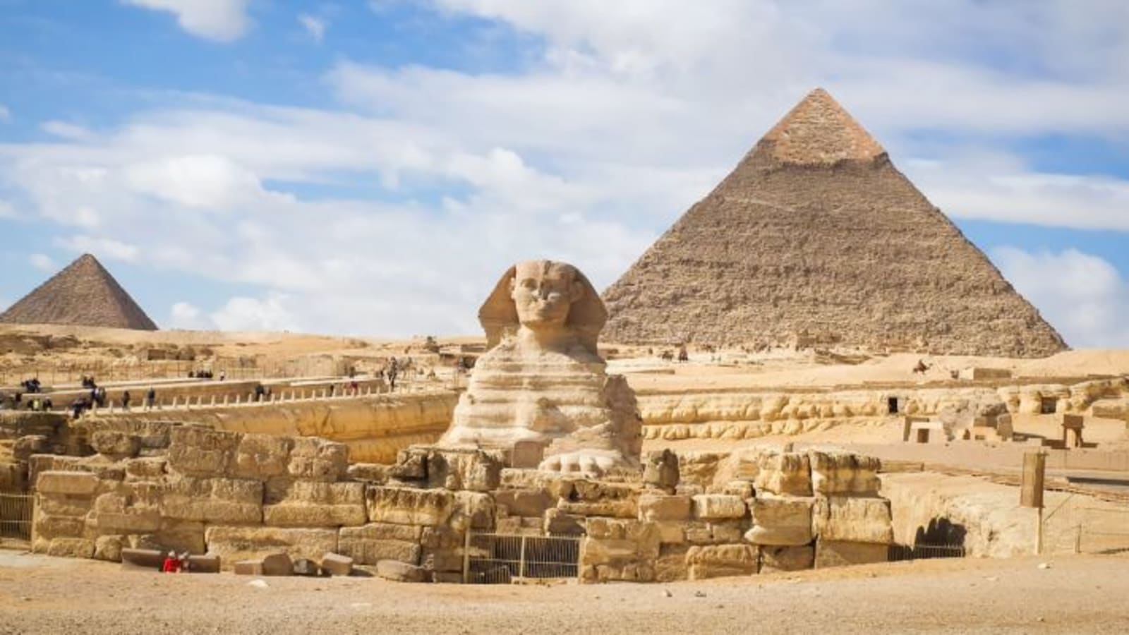 7-Hour Saqqara, Memphis and Giza Pyramids Tour with Lunch Stop