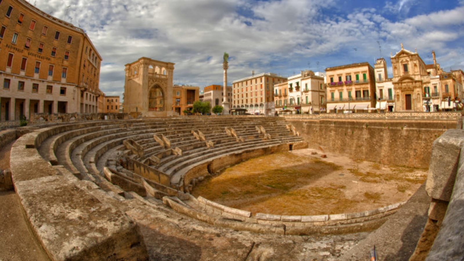 2-Hour Lecce Walking Tour with Baroque Landmarks and Pasticciotto