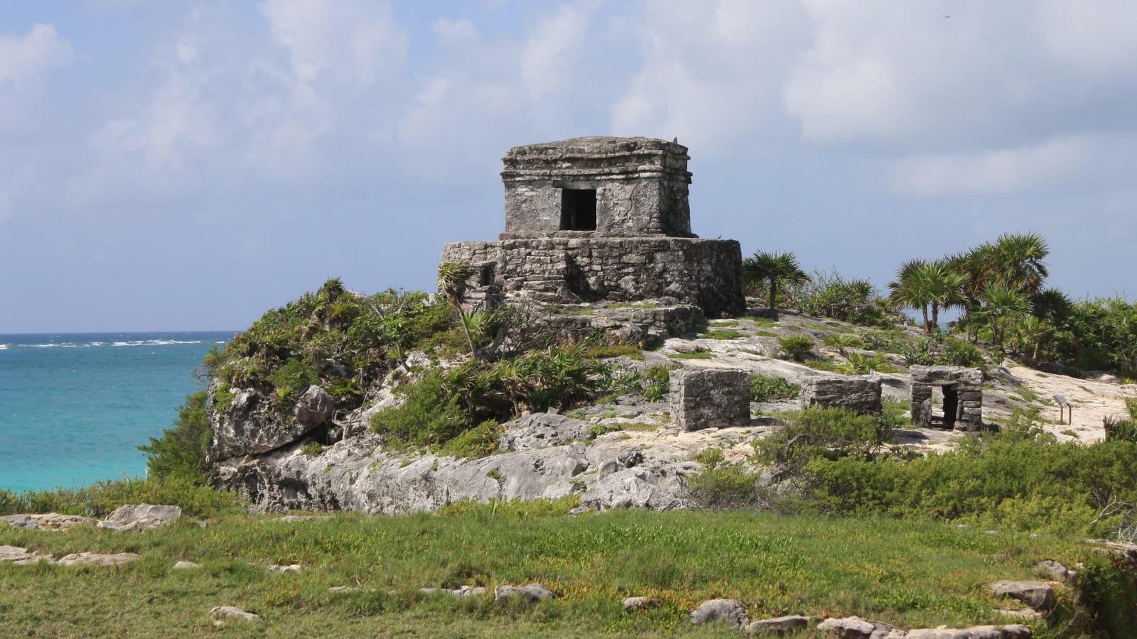 1-Day Tulum and Muyil Tour with Sian Ka'an Boat Ride and Float
