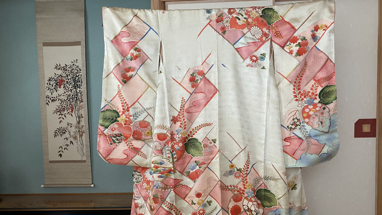 50-Minute Kimono Culture Session in Sapporo with Live Demonstration