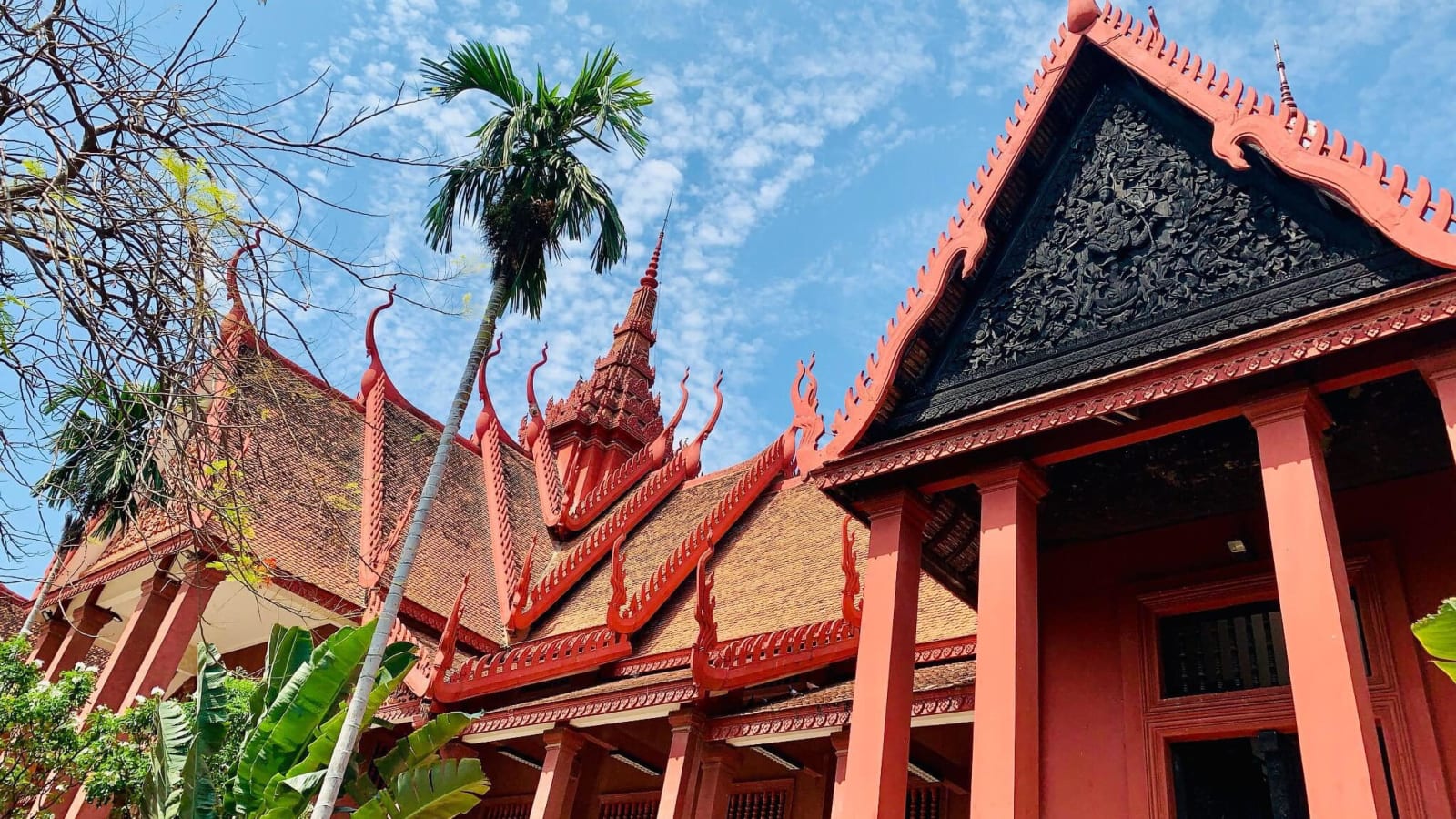 7-Hour Phnom Penh History Tour with Royal Palace and Killing Fields