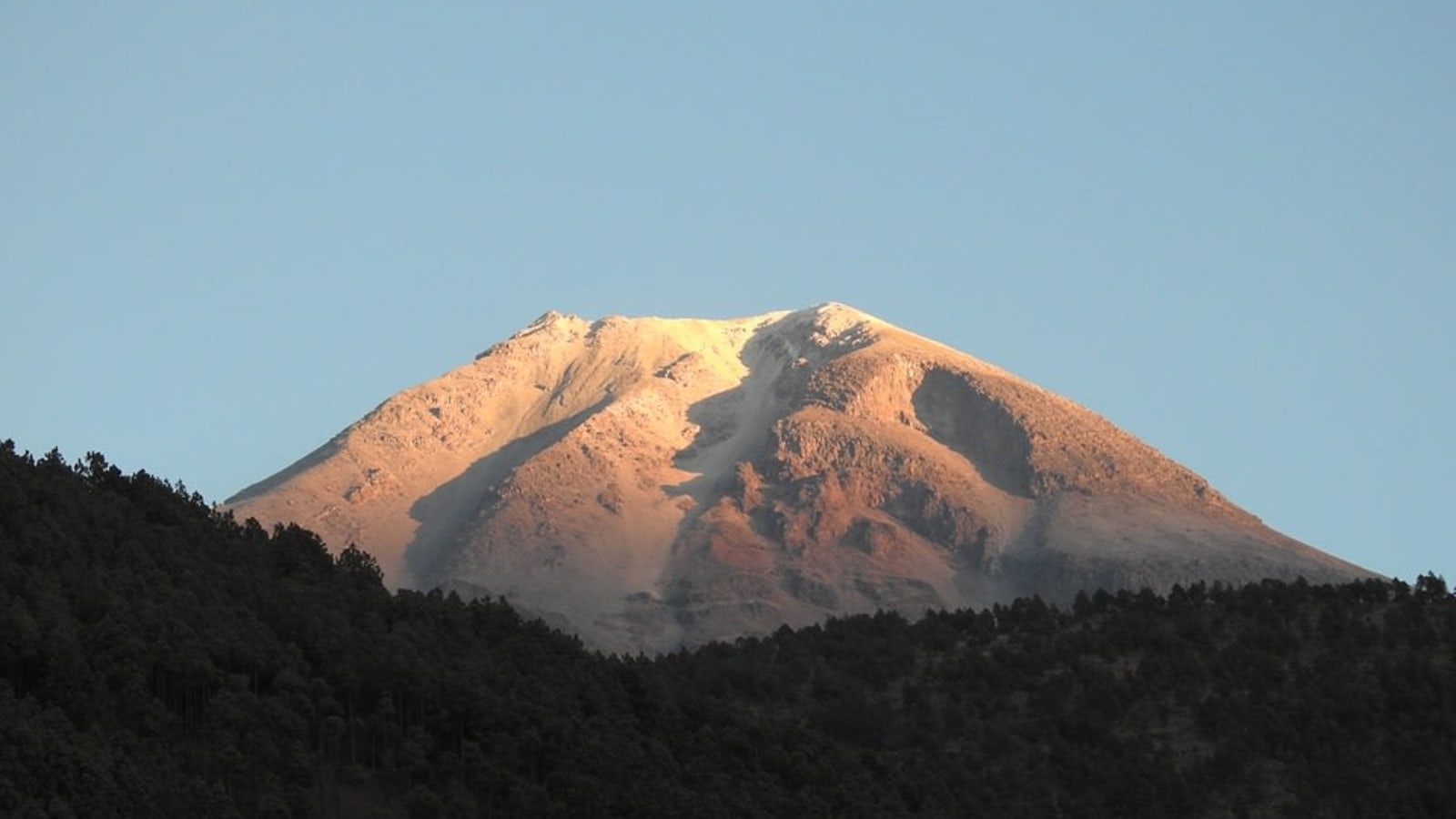 9-Day Trek to Iztaccíhuatl and Orizaba Peaks from Mexico City