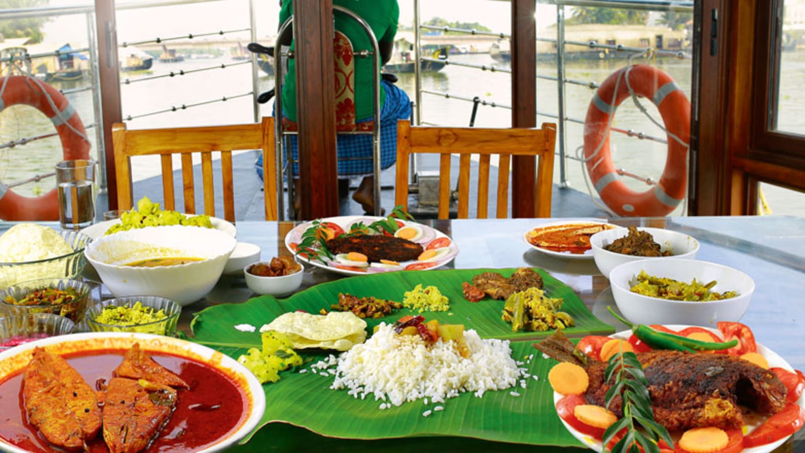 5-Hour Houseboat Cruise from Kochi to Kumarakom or Alappuzha