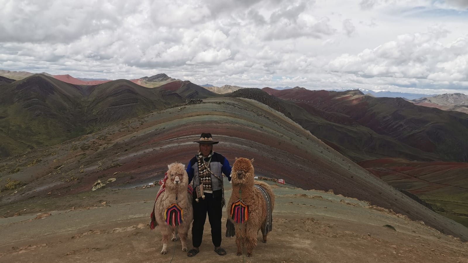 1-Day Palccoyo Rainbow Mountain Hike from Cusco with Ausangate Views
