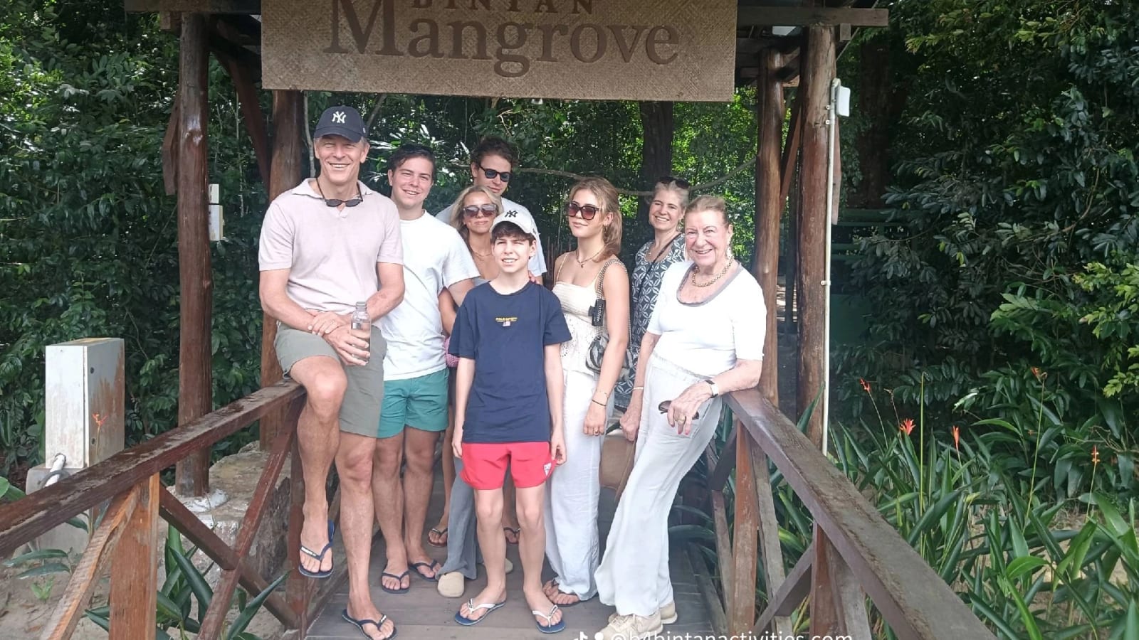 60 Menit Tur Mangrove dan Kunang-Kunang Bintan dengan Makan Laut