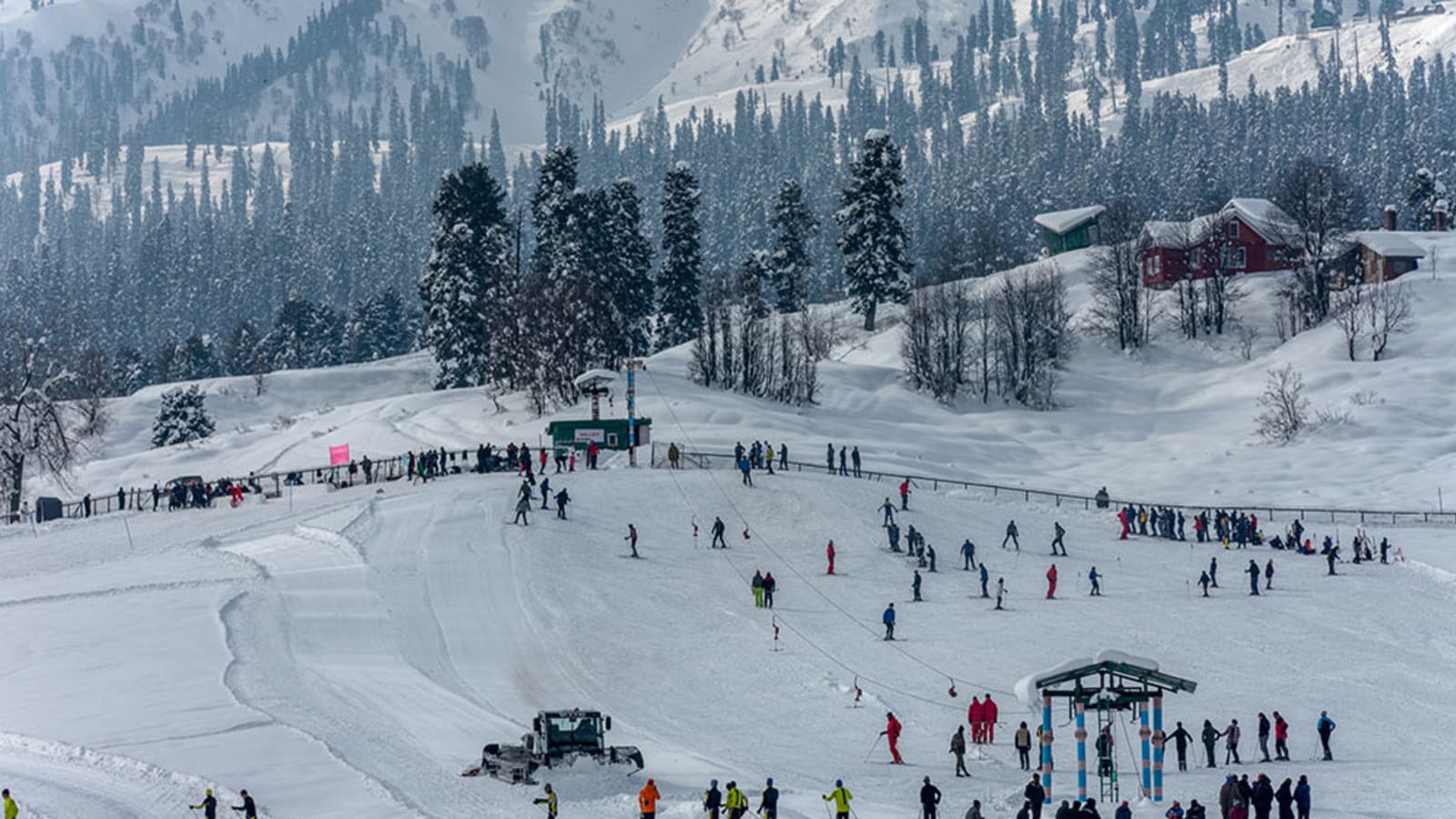 5-Day Gulmarg Honeymoon Tour with Gondola Ride and Romantic Stays
