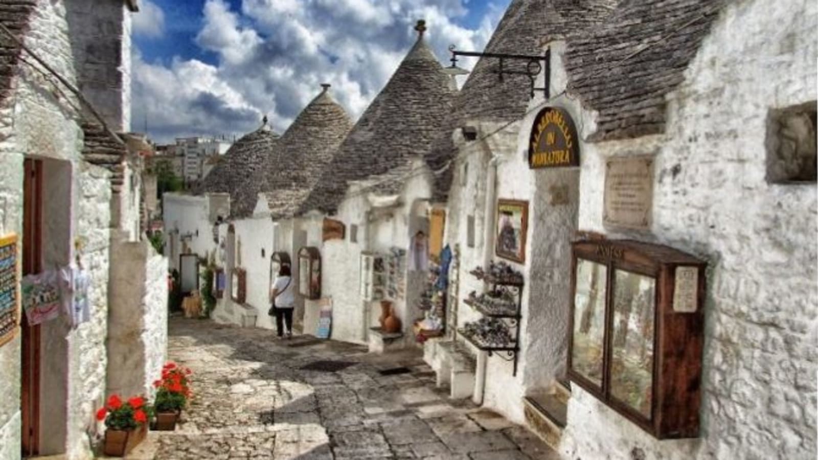 8-Hour Ostuni and Alberobello Tour with Olive Oil Tasting