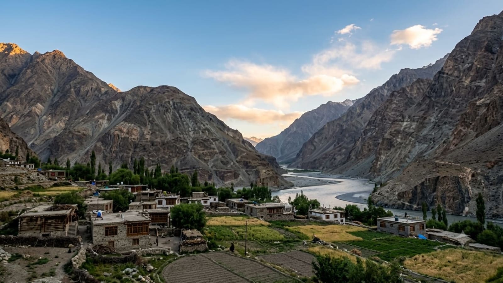 6-Day Private Ladakh Tour through Nubra Valley, Turtuk and Pangong