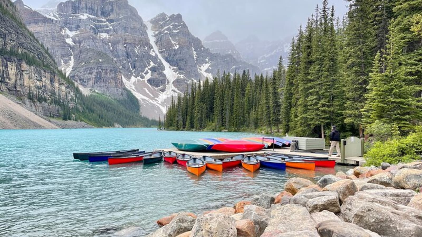 1-Day Banff National Park Tour with Lake Louise and Moraine Lake