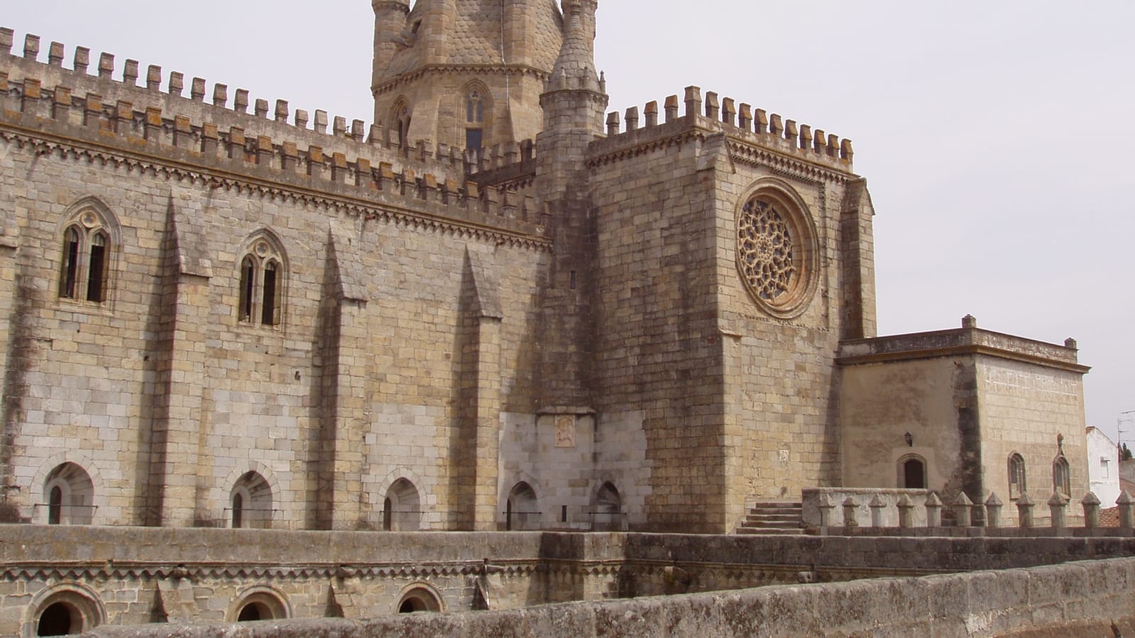 8-Hour Évora Sightseeing Tour with Roman Temple and Freeport
