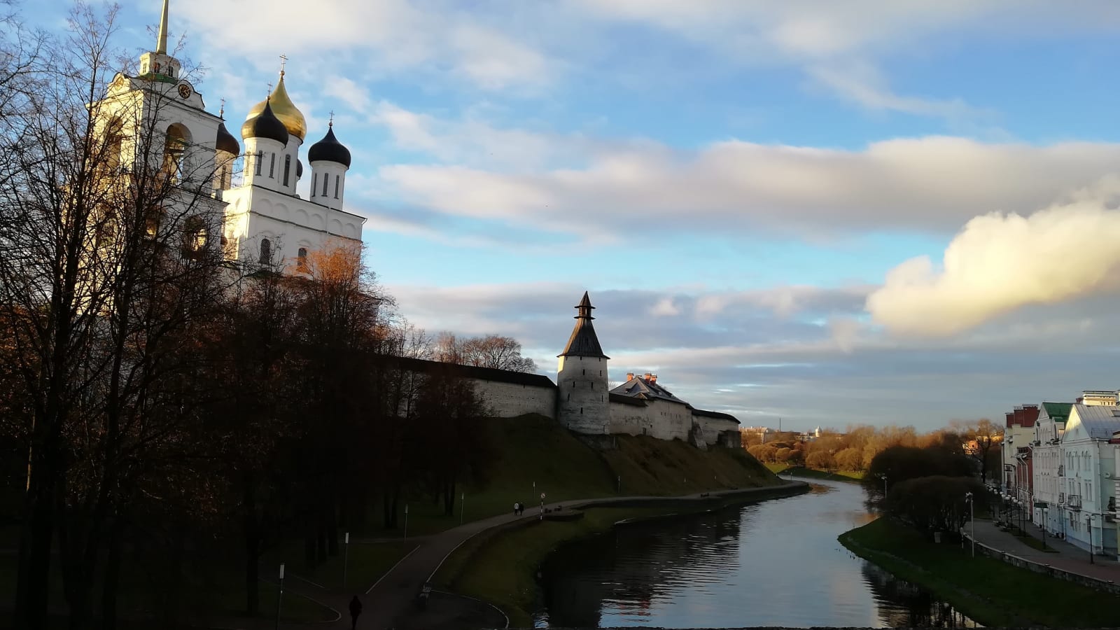 3-Hour Pskov Architecture Tour with Kremlin and Trinity Cathedral