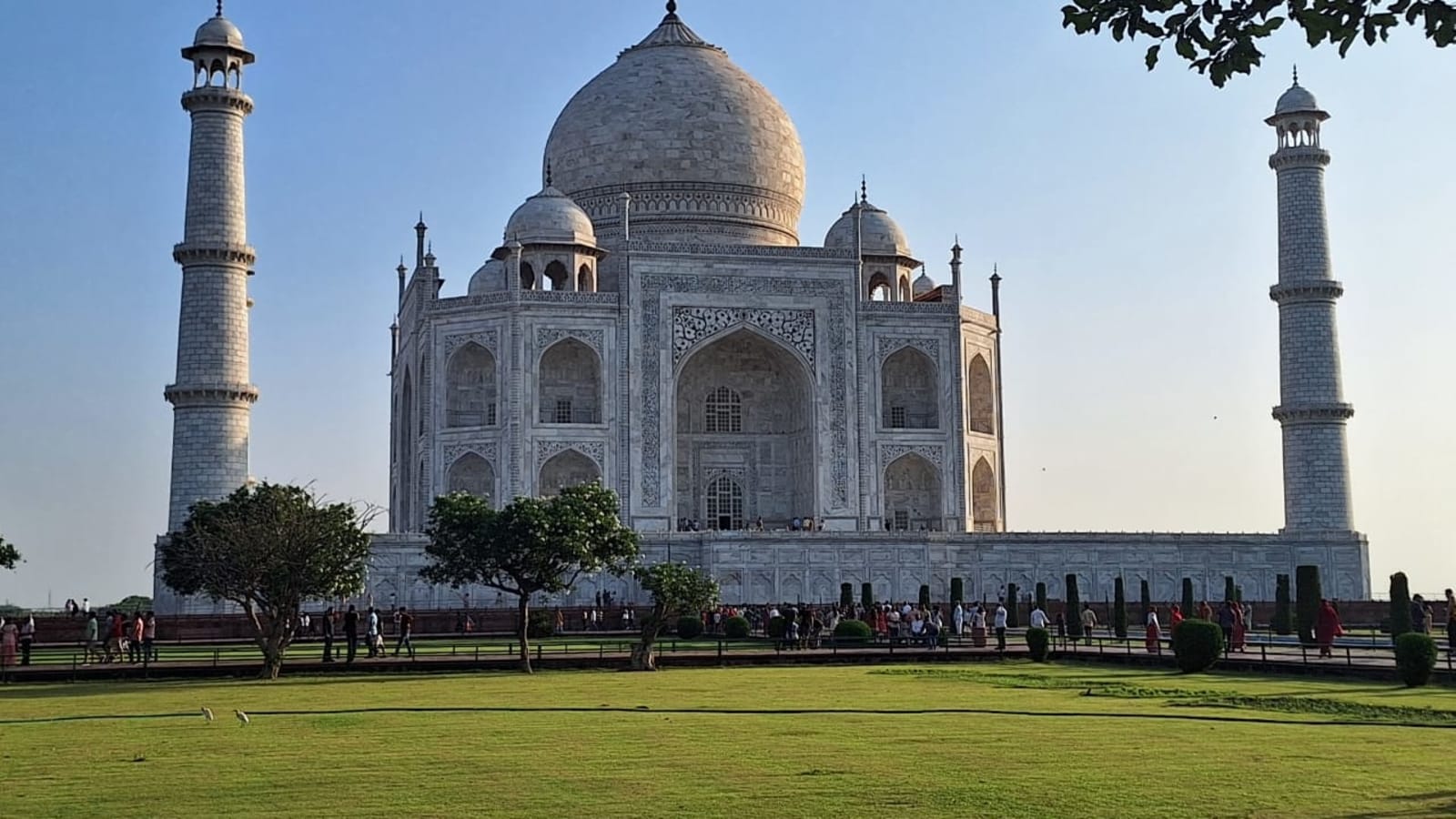 Full-Day Taj Mahal and Mathura Holi Tour from Delhi