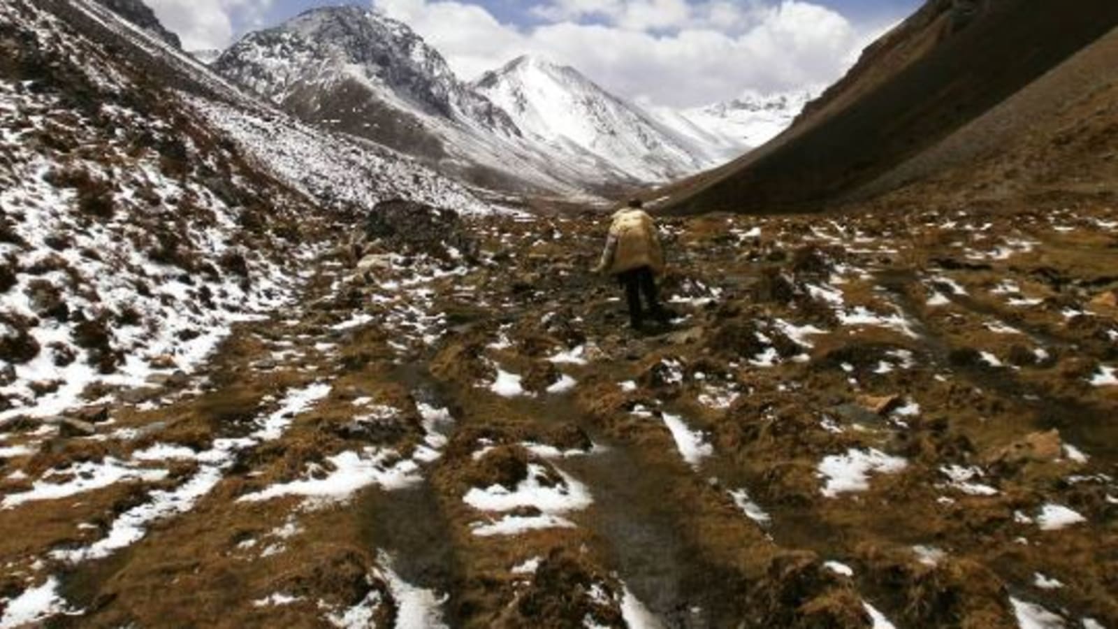 10-Day Jomolhari Trek in Bhutan with Tiger's Nest and Thimphu