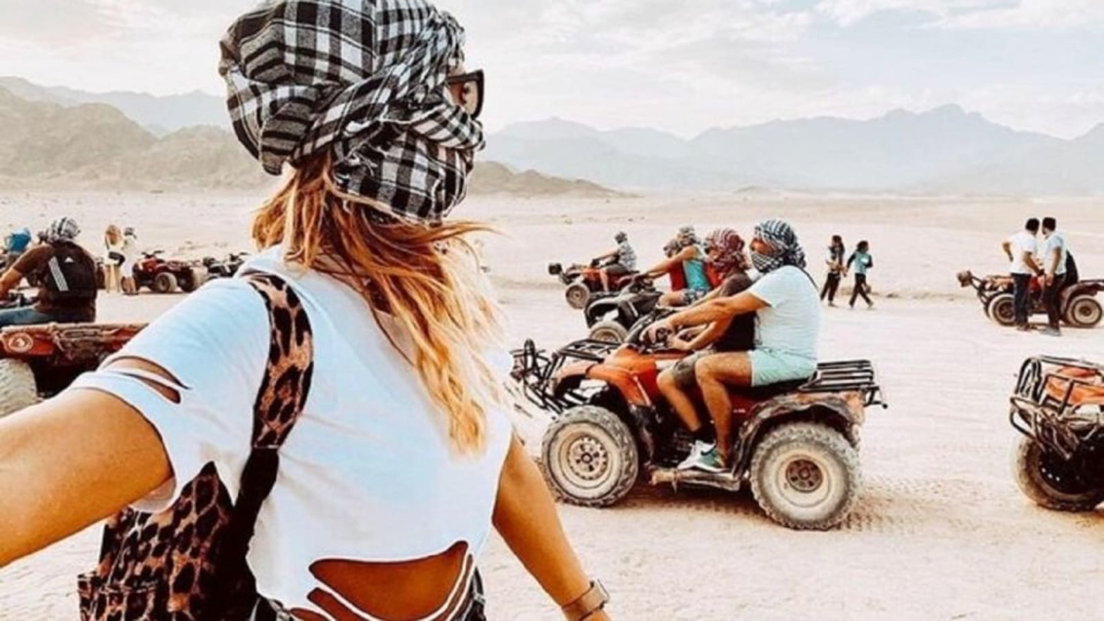 8-Hour ATV Sunset Safari from El Quseer with BBQ Dinner and Show