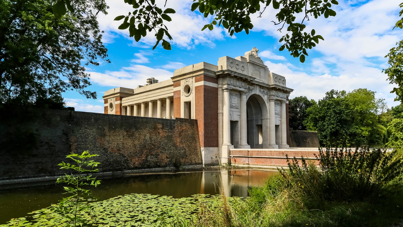 2-Hour Private Walking Tour of Ypres with Medieval and WW1 History