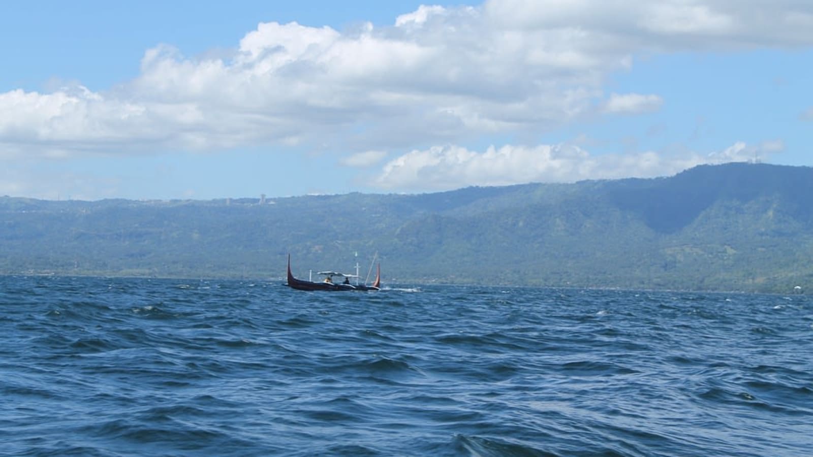 8-Hour Taal Volcano Tour from Tagaytay with Boat and Horse Ride