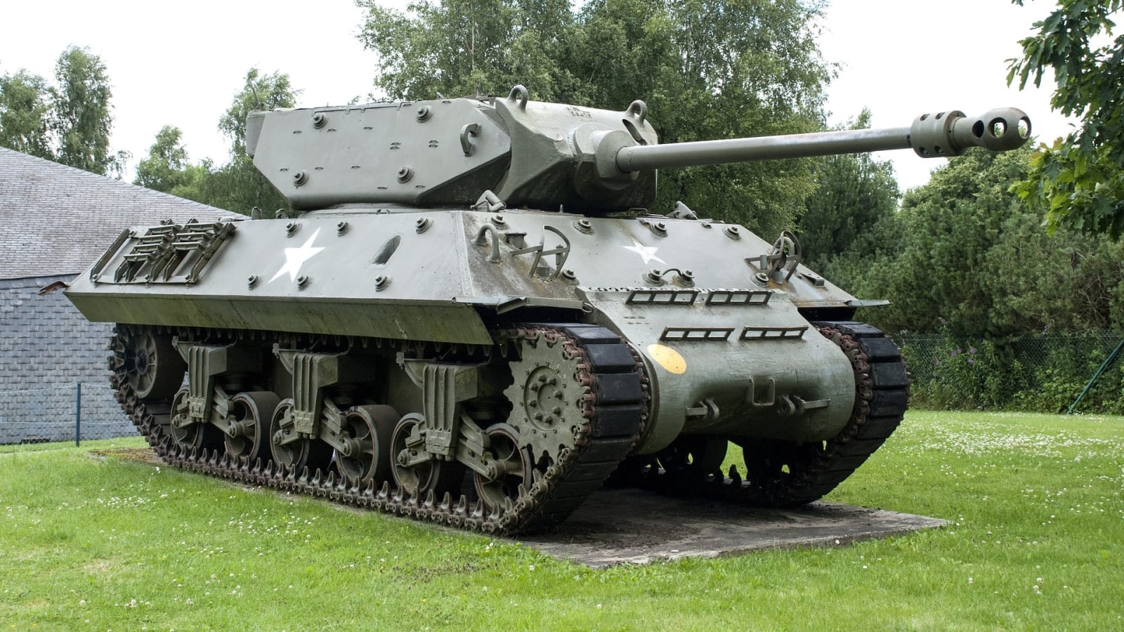 2-Day Battle of the Bulge Tour in Bastogne with Henri-Chapelle