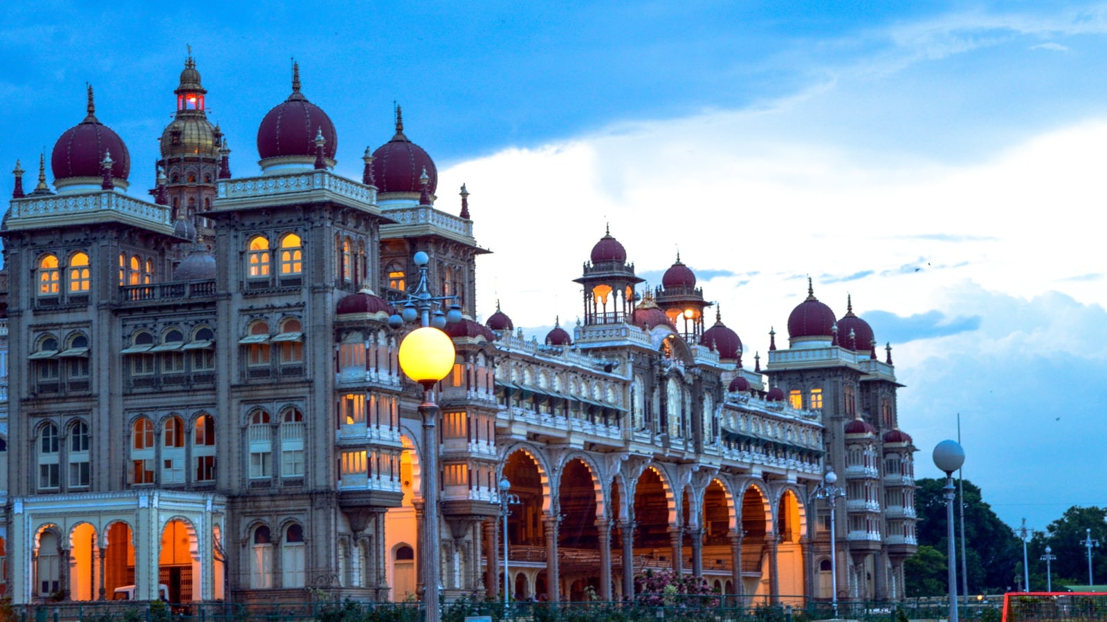 4-Hour Mysore Palace Tour with Royal Halls and Historic Interiors