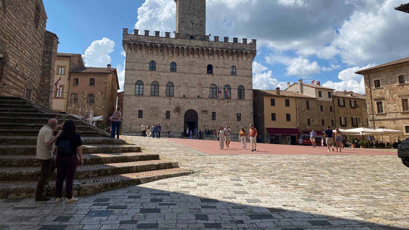2-Hour Walking Tour of Montepulciano with Historic Cellar Visit