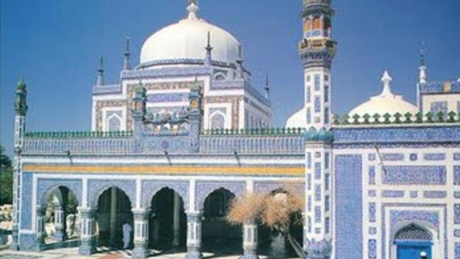 5-Hour Bhit Shah Spiritual Tour from Hyderabad with Sufi Heritage