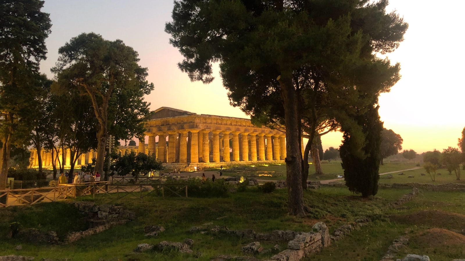 2-Hour Walking Tour of Paestum with Archaeological Park and Museum