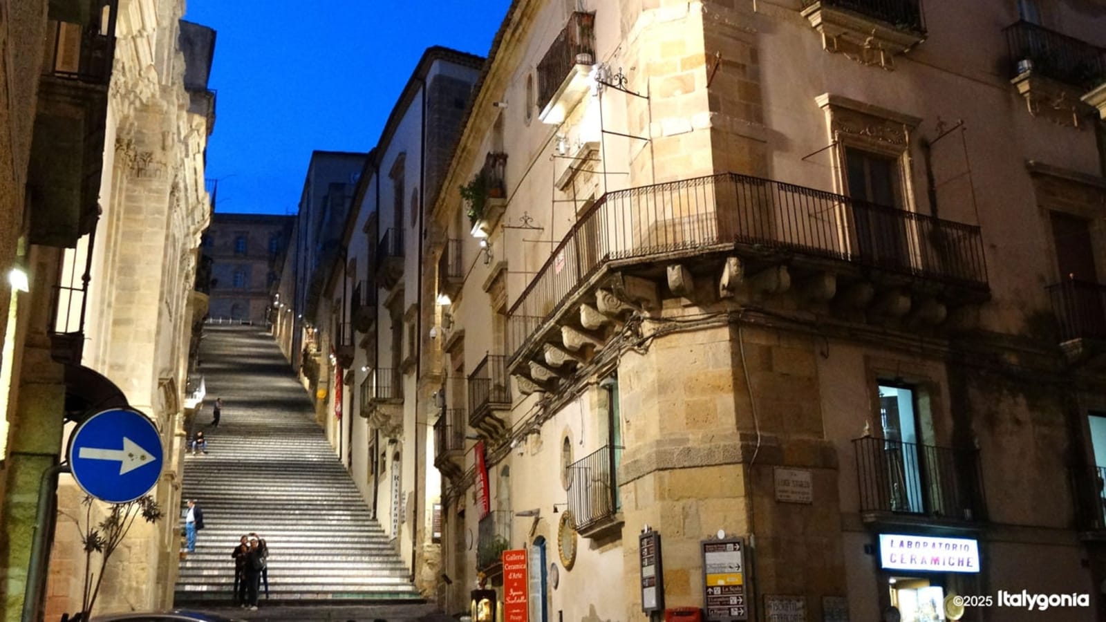 2-Hour Caltagirone Walking Tour with Ceramics and Baroque Landmarks