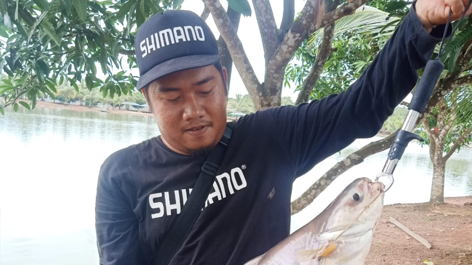 7-Hour Fishing Tour in Banjarbaru with Lake Contest Experience