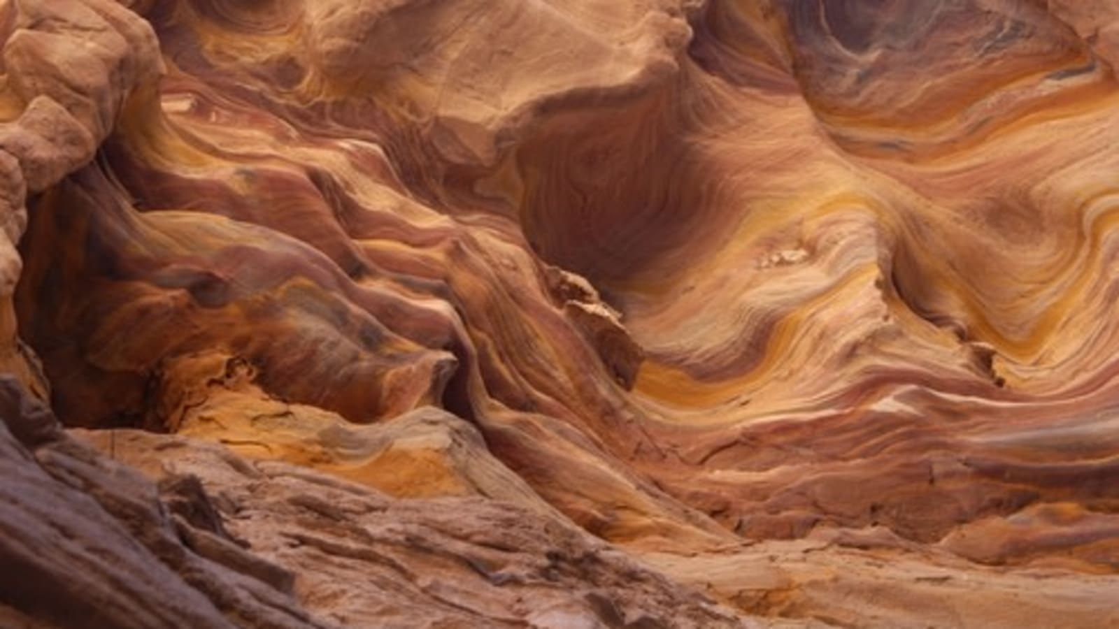 8-Hour Coloured Canyon Tour from Dahab with Nuweiba and Bedouin