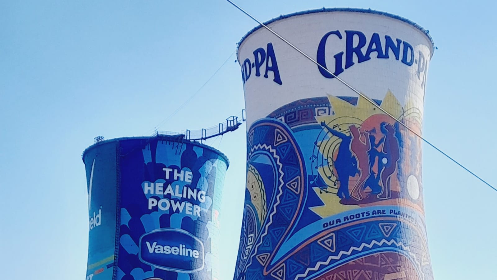 4-Hour Soweto Layover Tour from Johannesburg with Matchbox House Visit