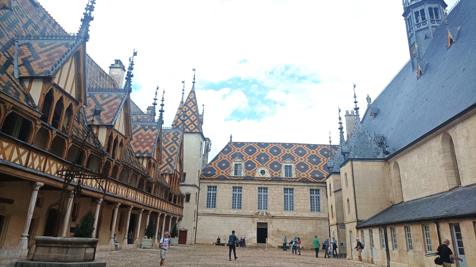 2-Hour private guided tour in Beaune