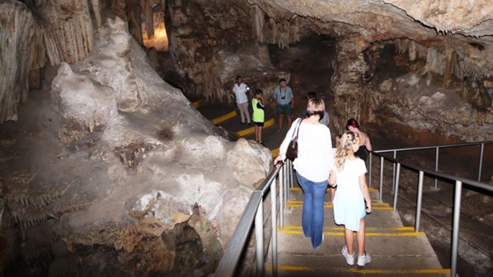 7-Hour Oudtshoorn Tour from George with Cango Caves and Ostrich Farm