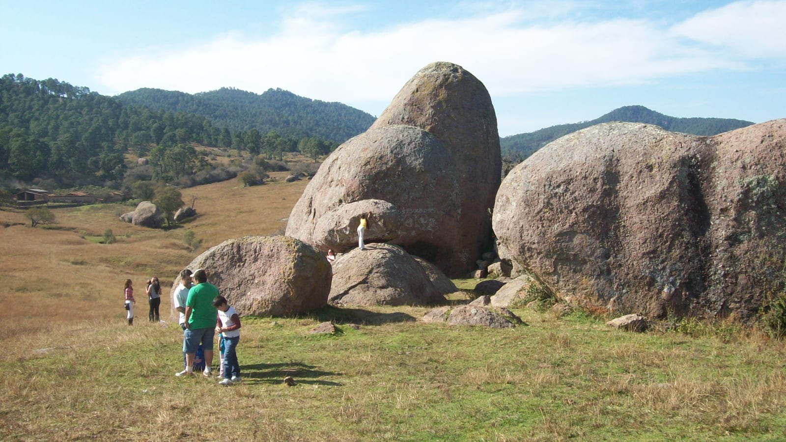 8-Hour Tapalpa Fountains and Temples Tour with Las Piedrotas