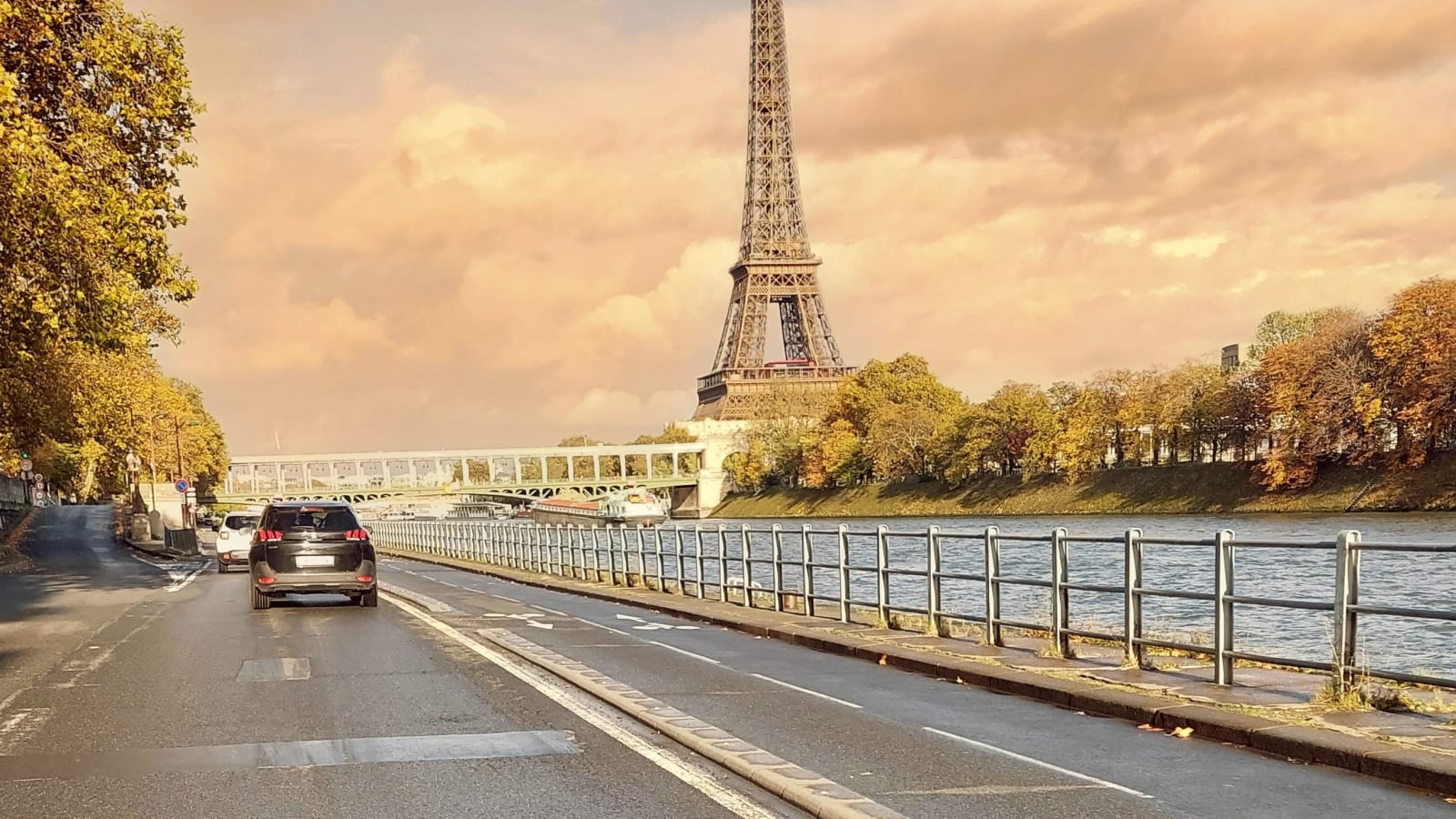 10-Hour Private Champagne Tour from Paris with Reims and Vineyards