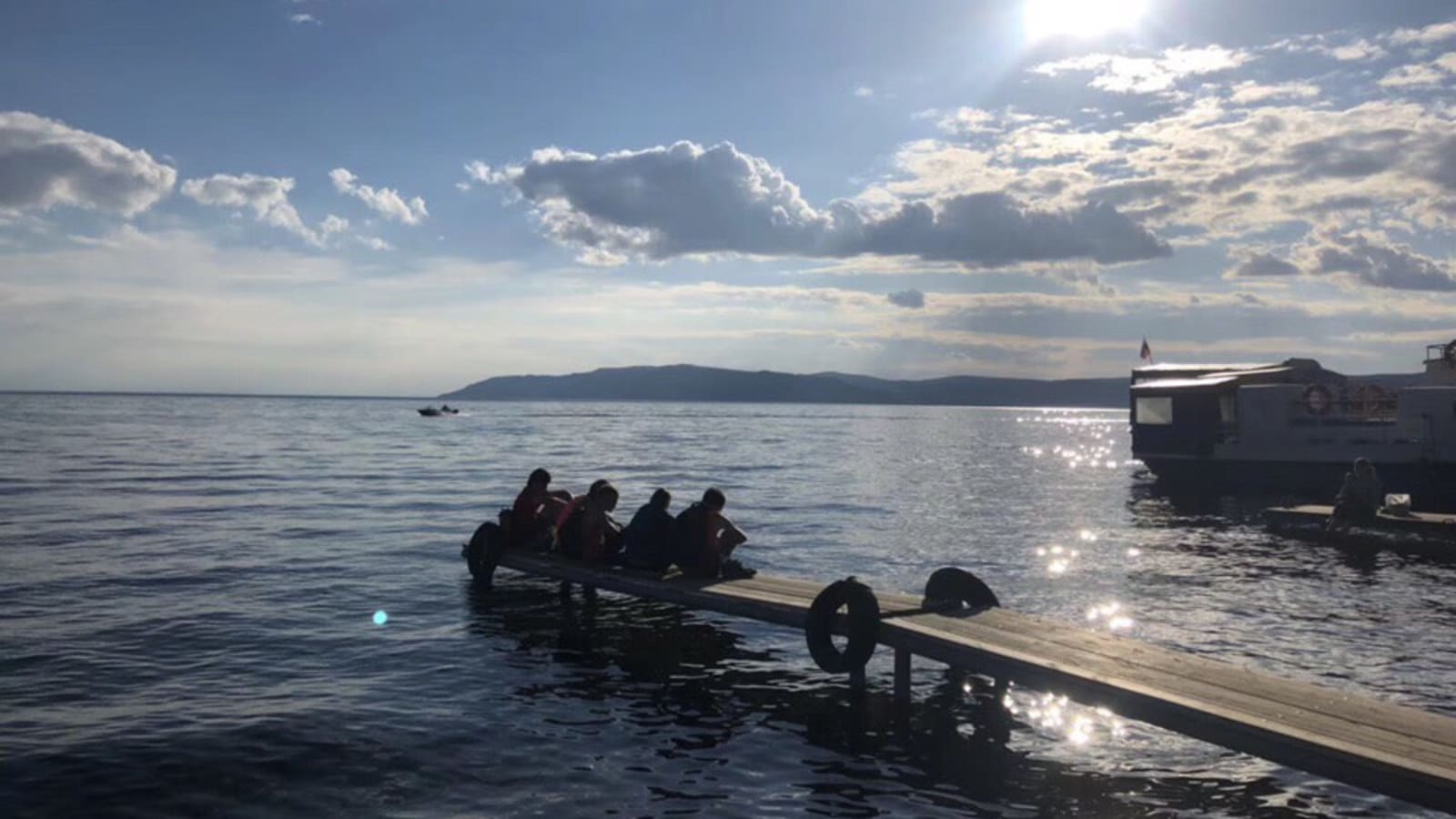 8-Hour Listvyanka Village Tour with Baikal Nerpa Show