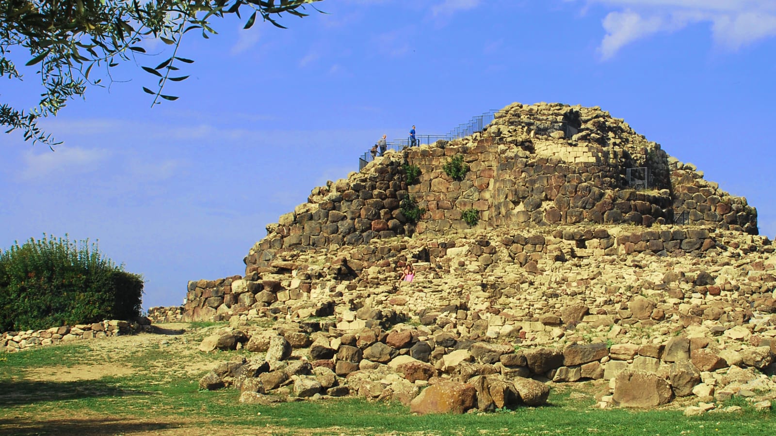 4-Hour Su Nuraxi and Barumini Tour from Cagliari with Archaeologist
