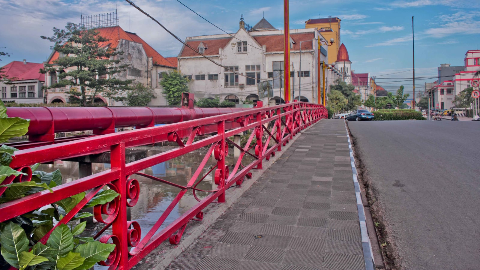 4-Hour Surabaya Walking Tour with Red Bridge and Old Quarters