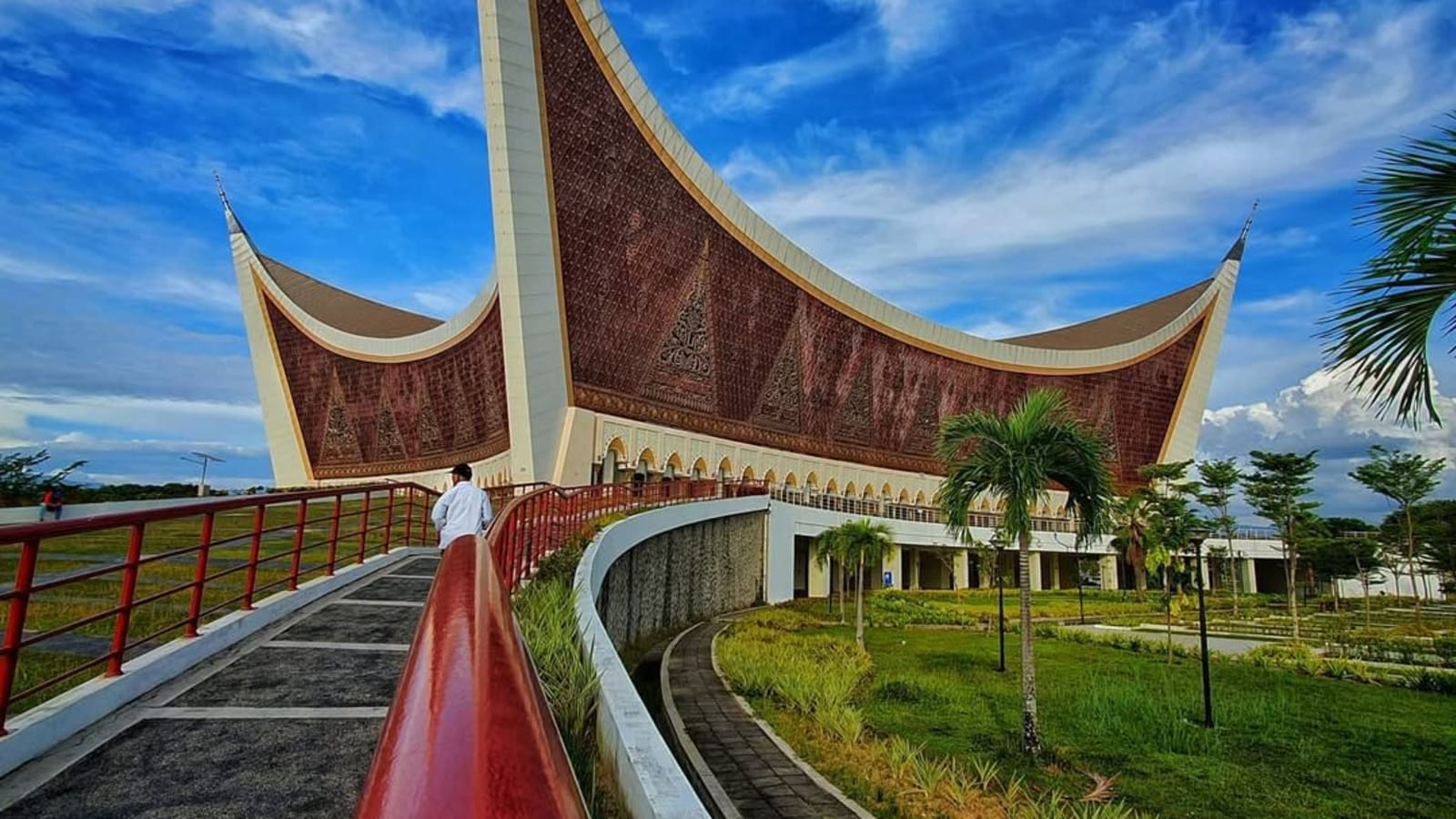3-Day Padang and Bukittinggi Tour with Highlands and Minang Cuisine