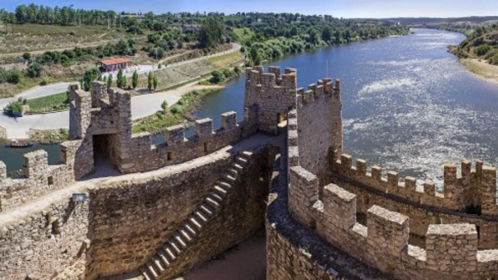 Full-Day Santarém and Tomar Tour with Almourol Castle and Templars