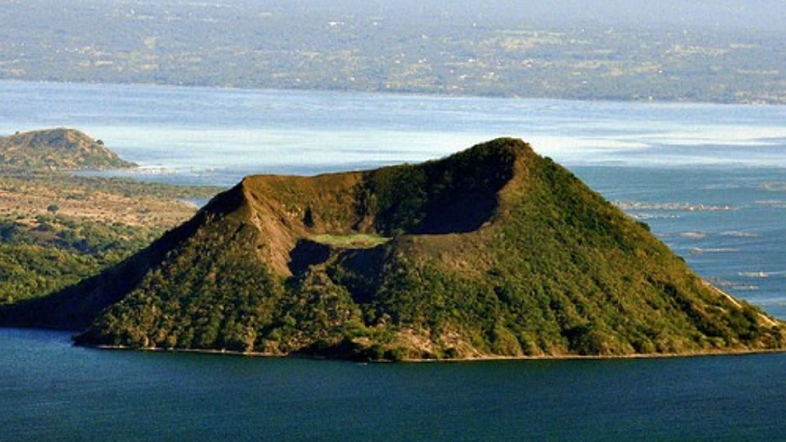 1-Day Taal Volcano Trek and Tagaytay Tour from Manila