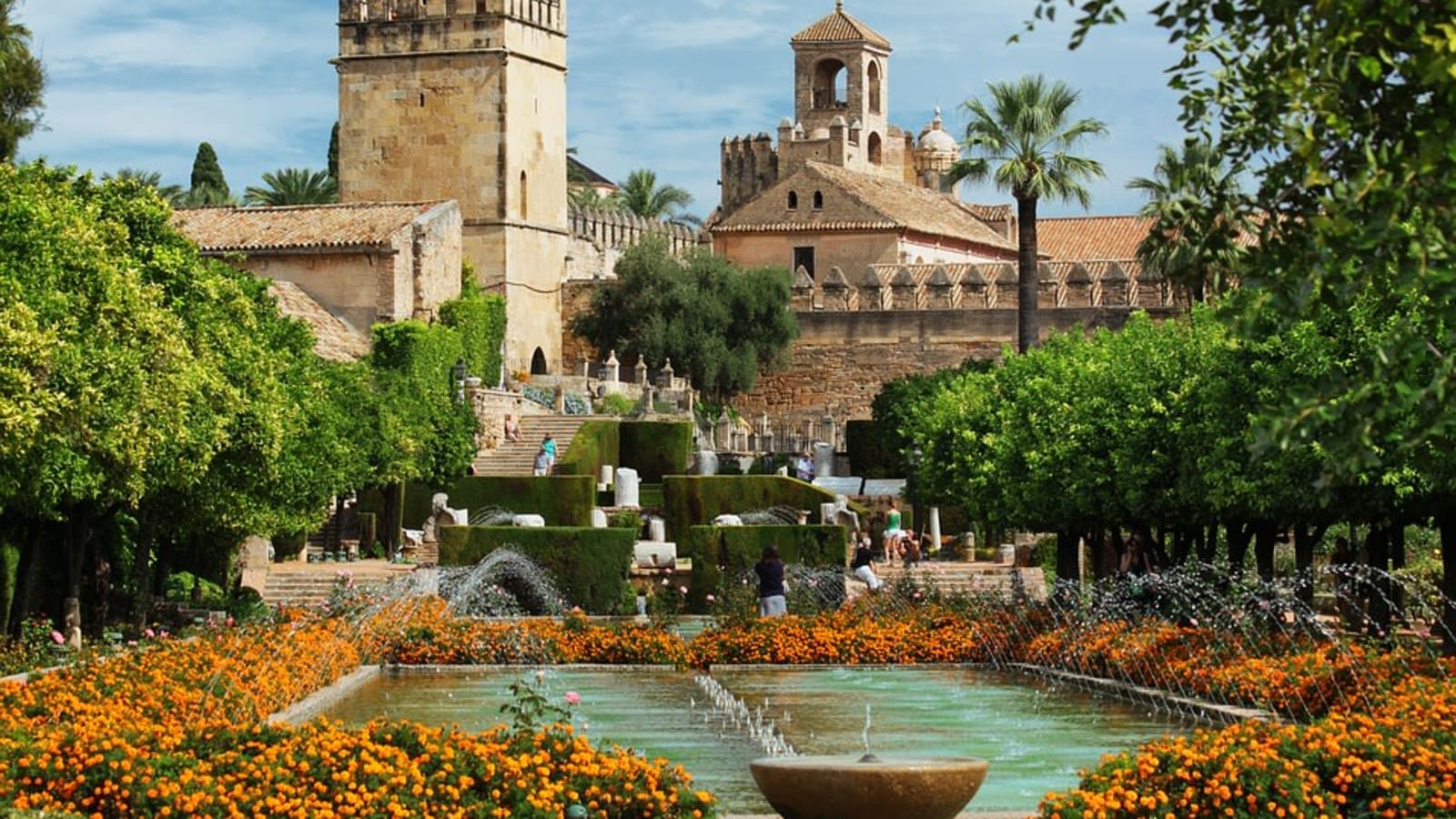 1-Day Córdoba Walking Tour with Mezquita, Alcázar and Roman Bridge