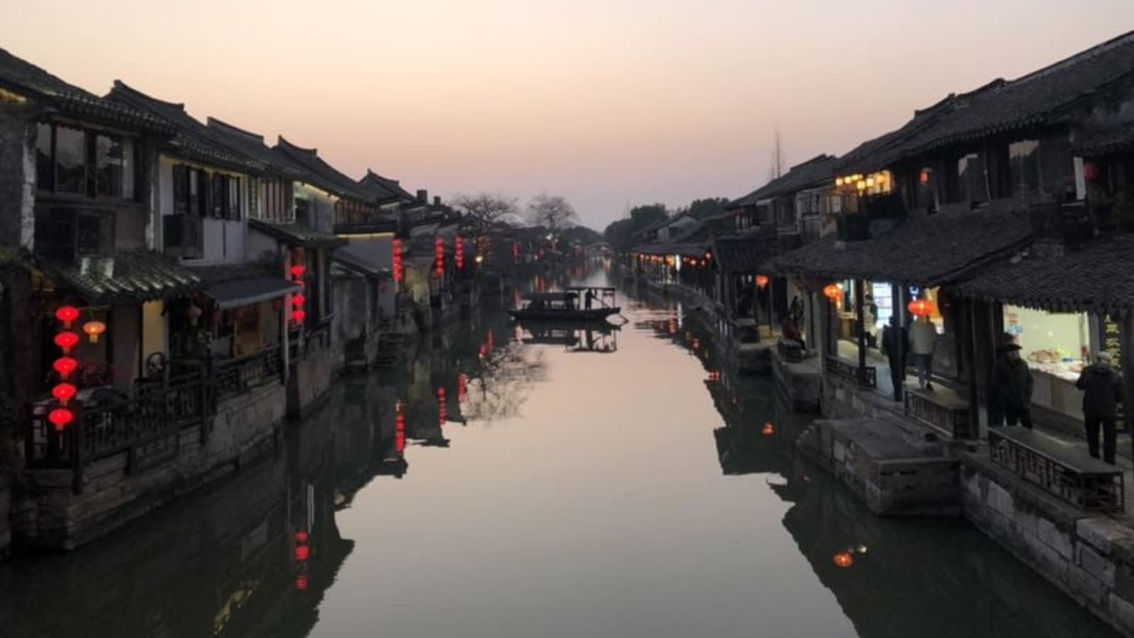 10-Hour Tongli and Xitang Water Town Tour with Boat Ride and Sunset