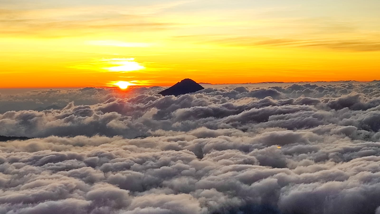 7-Day Flores Island Tour with Komodo National Park and Kelimutu