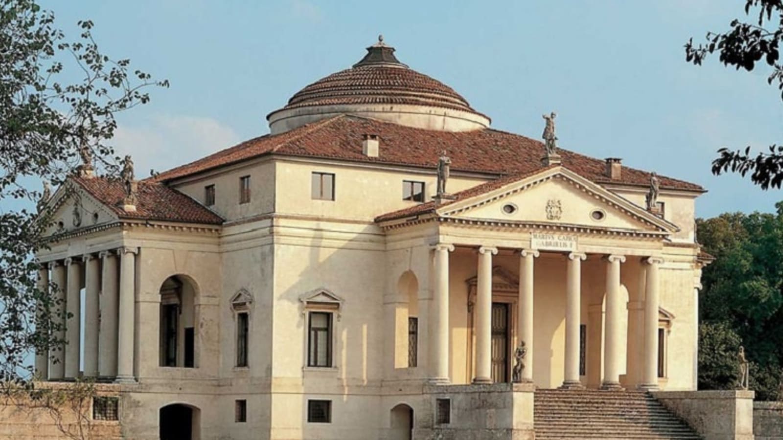 Full-Day Vicenza and Palladian Villas Tour with Teatro Olimpico